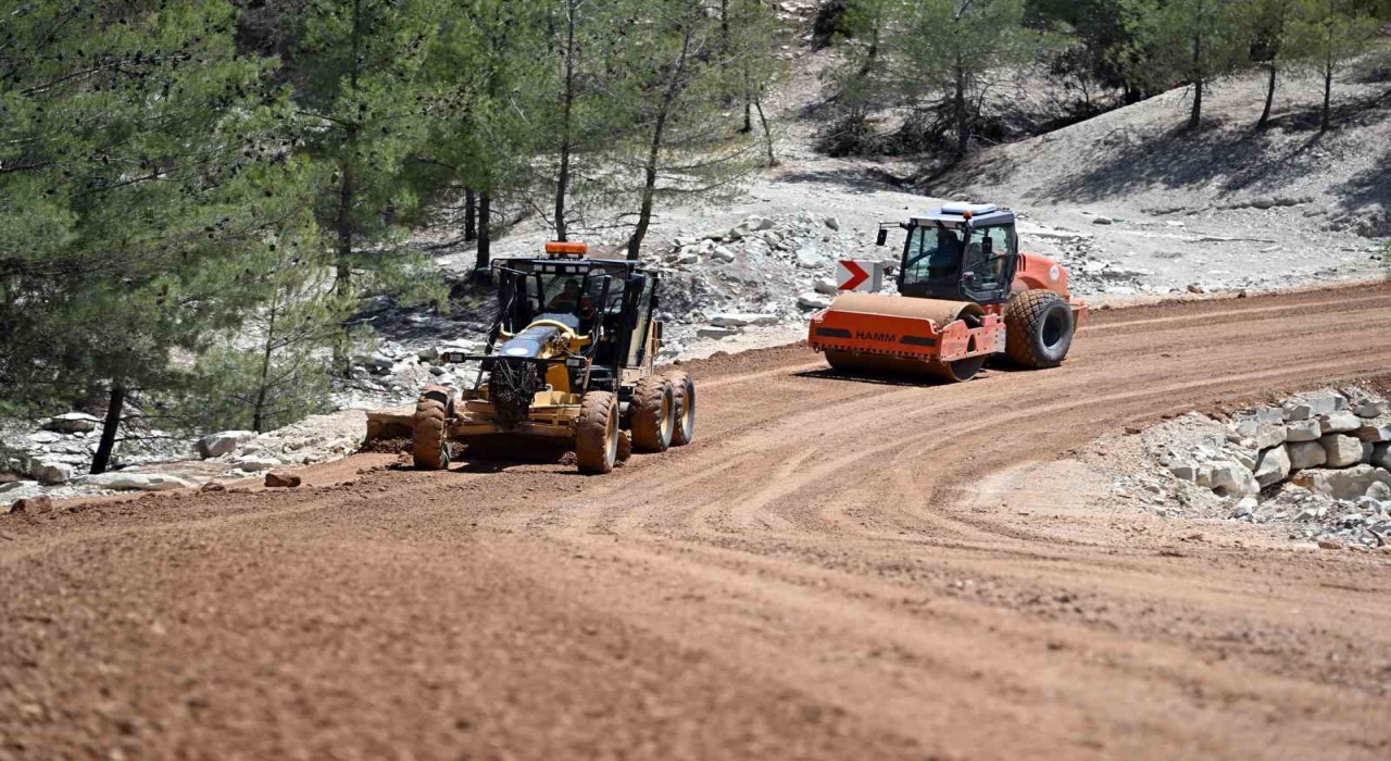 Mutta 9 mahalleyi birbirine bağlayan grup yolu genişletildi