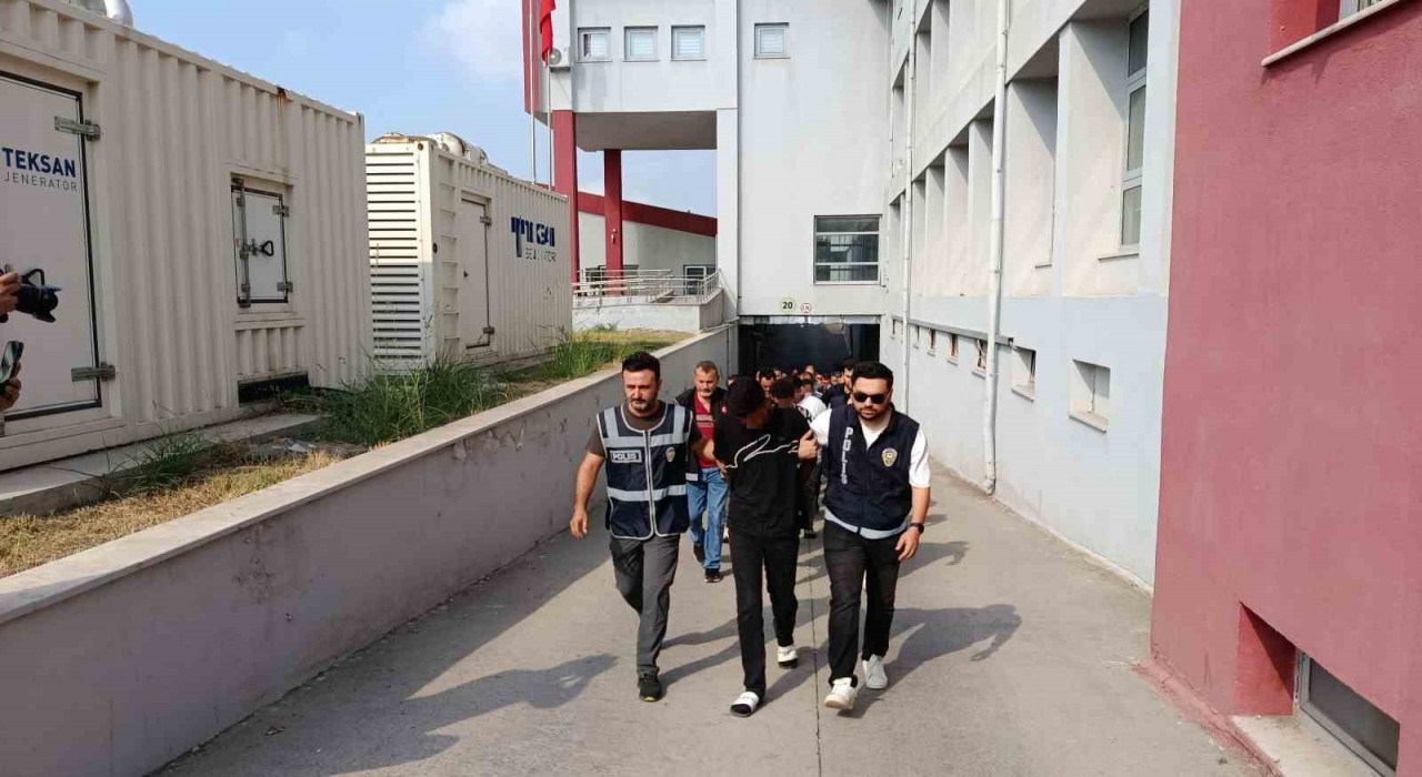 Narkokapan-Adana 2 operasyonunda yakalanan 41 kişi adliyeye sevk edildi