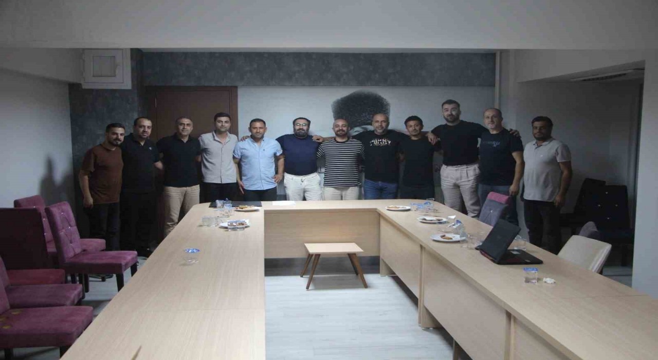 Nazillisporda yeni yönetim taraftarlarla bir araya geldi