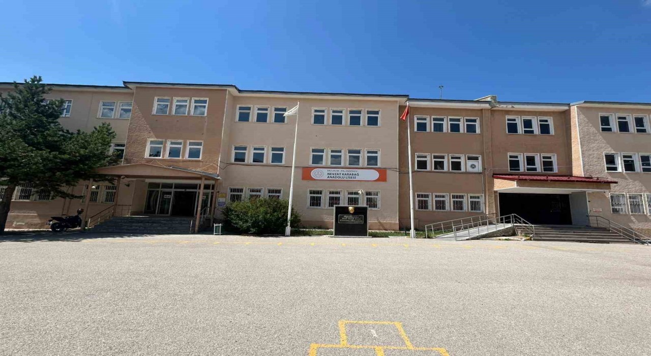 Nevzat Karabağ Anadolu Lisesi başarılara imza atıyor