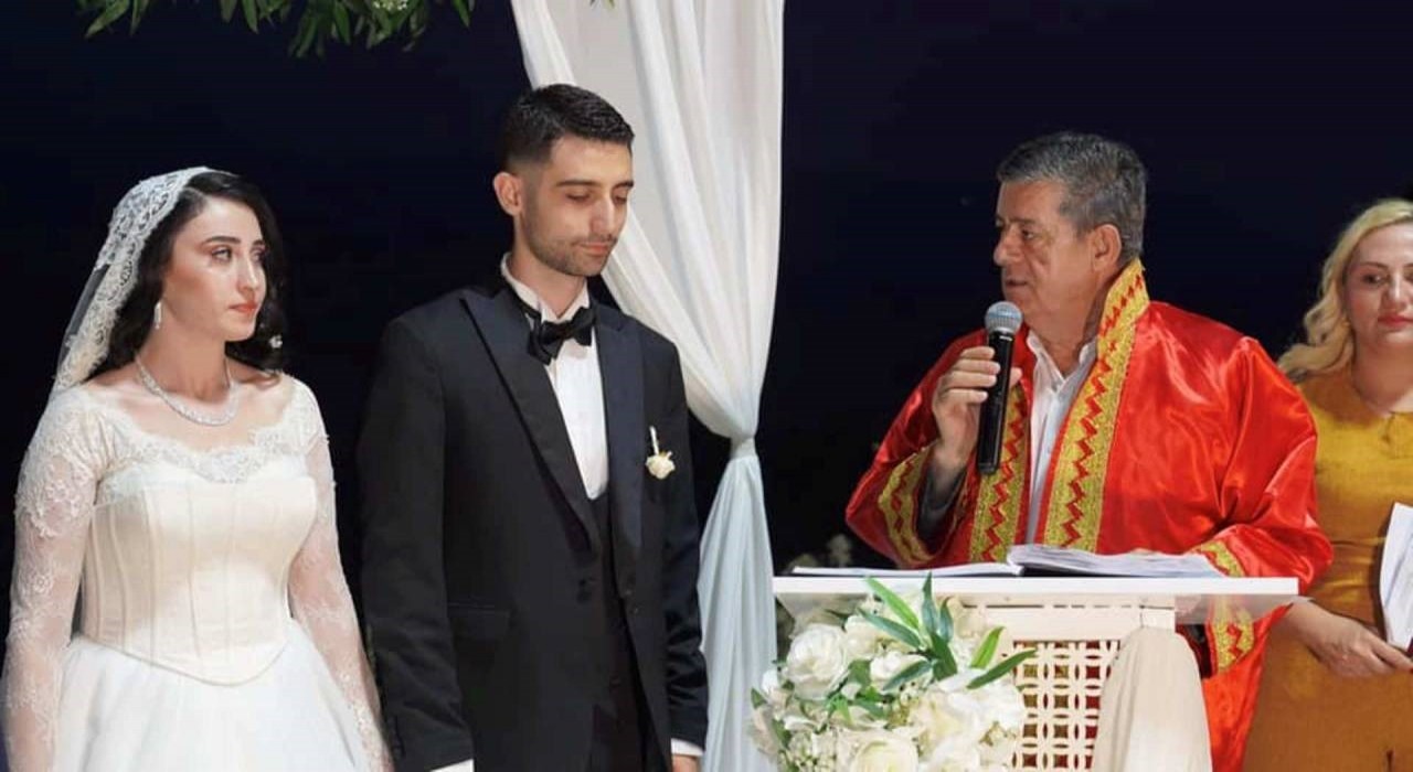 Nikahlarını belediye başkanı kıydı, şahitleri vali oldu