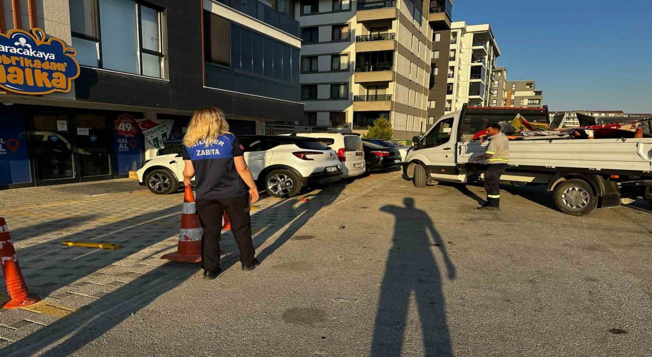 Nilüferde kent estetiğini bozan tabelalara müdahale