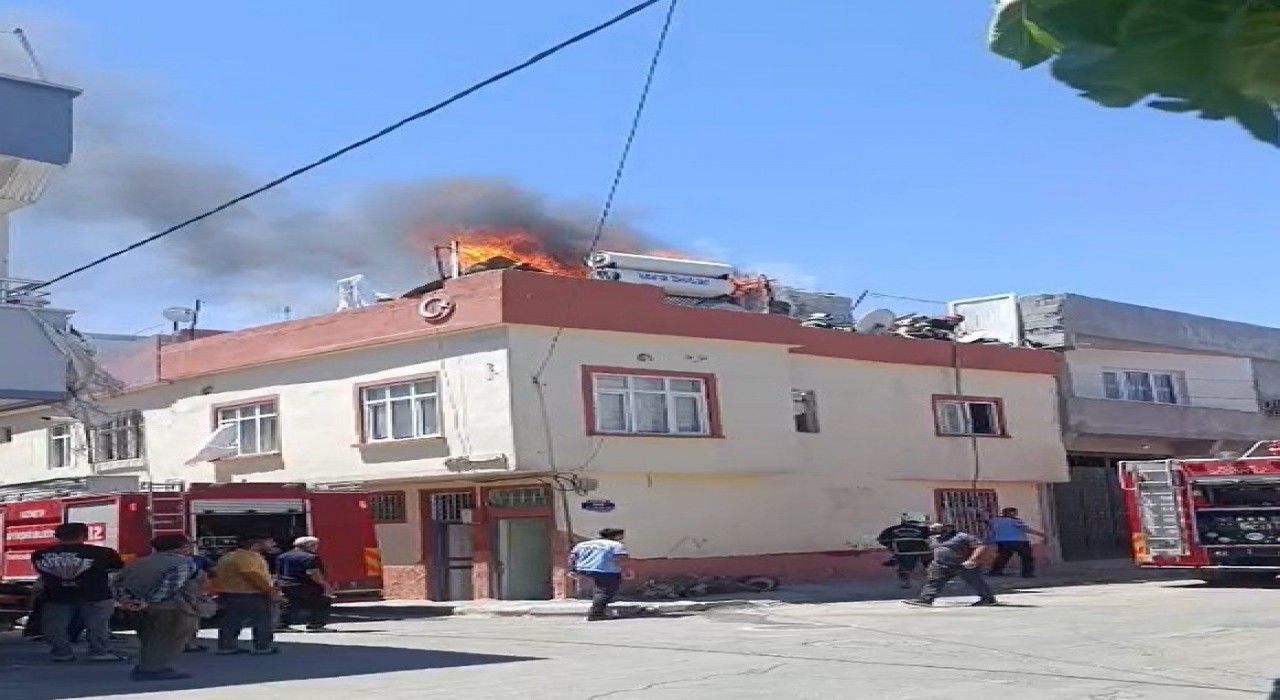 Nizipte odunluk yangını paniğe neden oldu