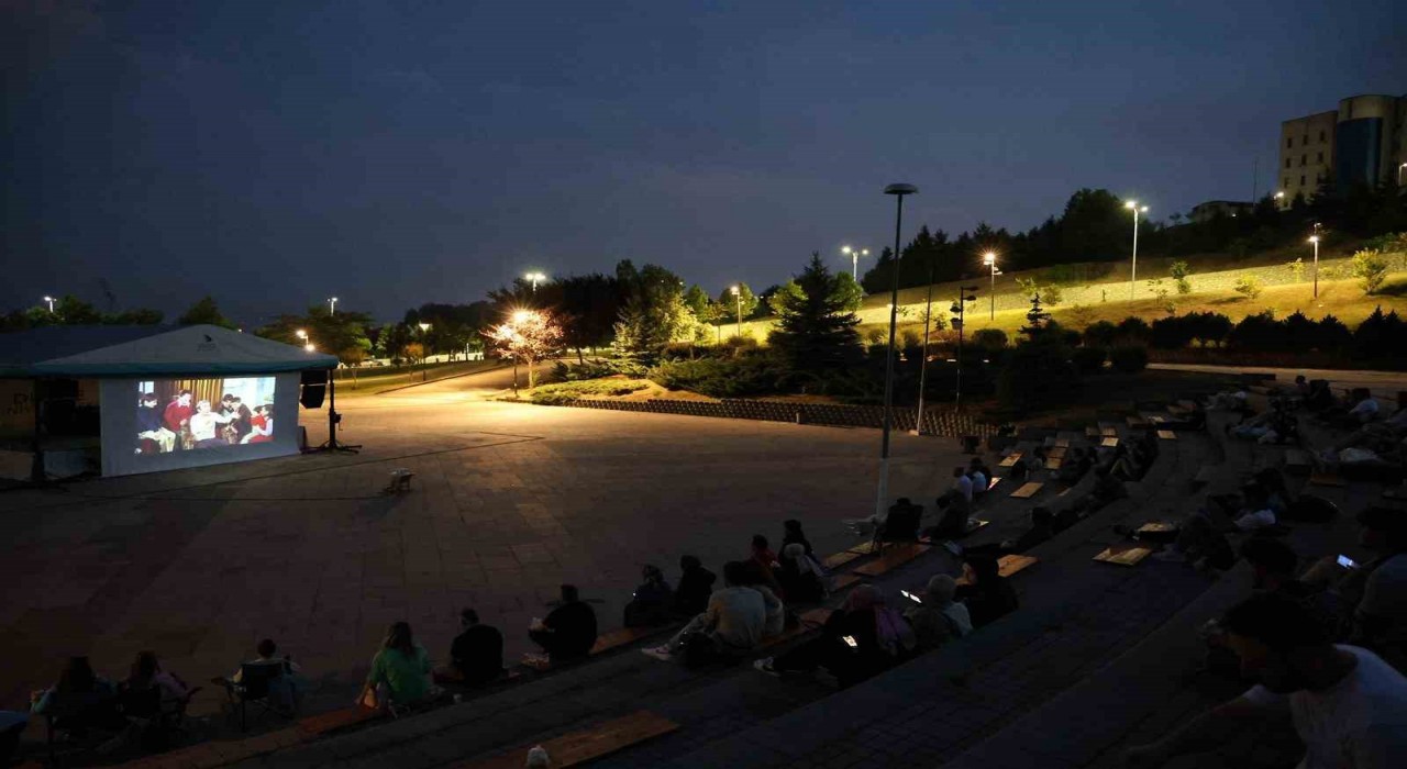 Nostalji ve kahkaha bir arada