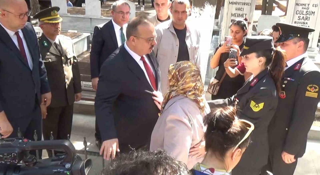 Oğlunun mezarına sarılamayan anne Şengüroğlu: Bir kapı açılsın yeter