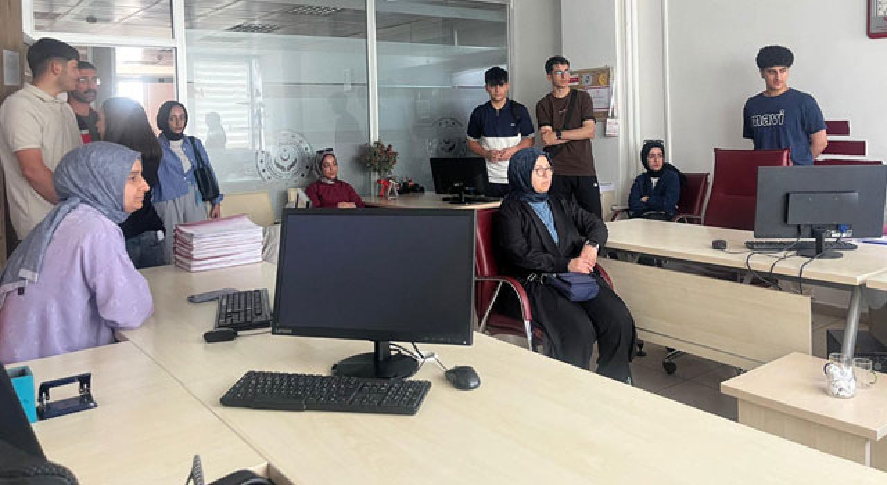 Öğrenciler, Osmaniye’de Sosyal Hizmet Merkezlerini Ziyaret Etti