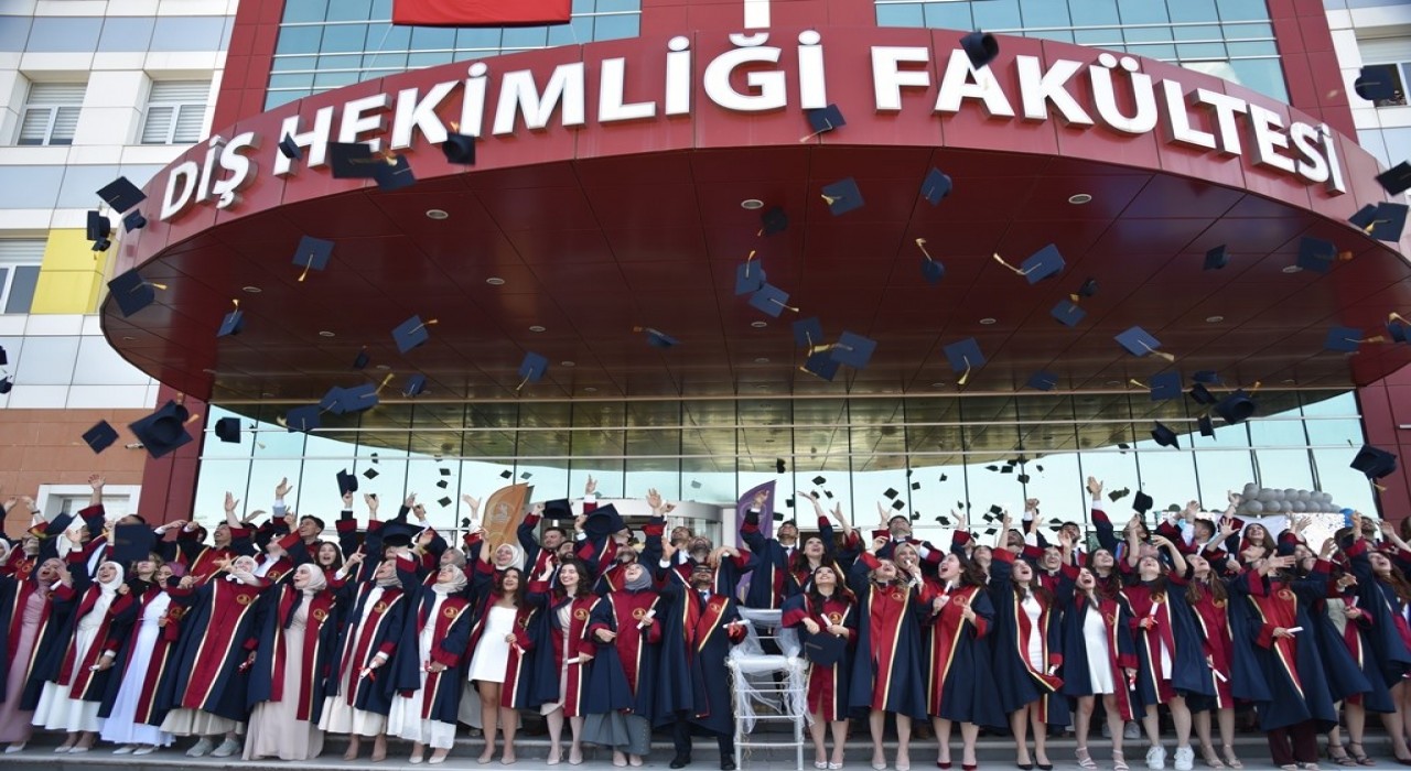 OMÜ Diş Hekimliği Fakültesinde mezuniyet sevinci