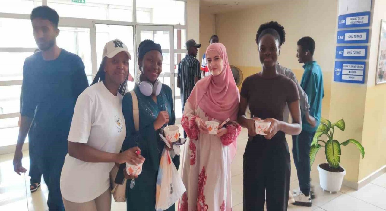 OMÜ Yaşam Merkezinde aşure ikramı