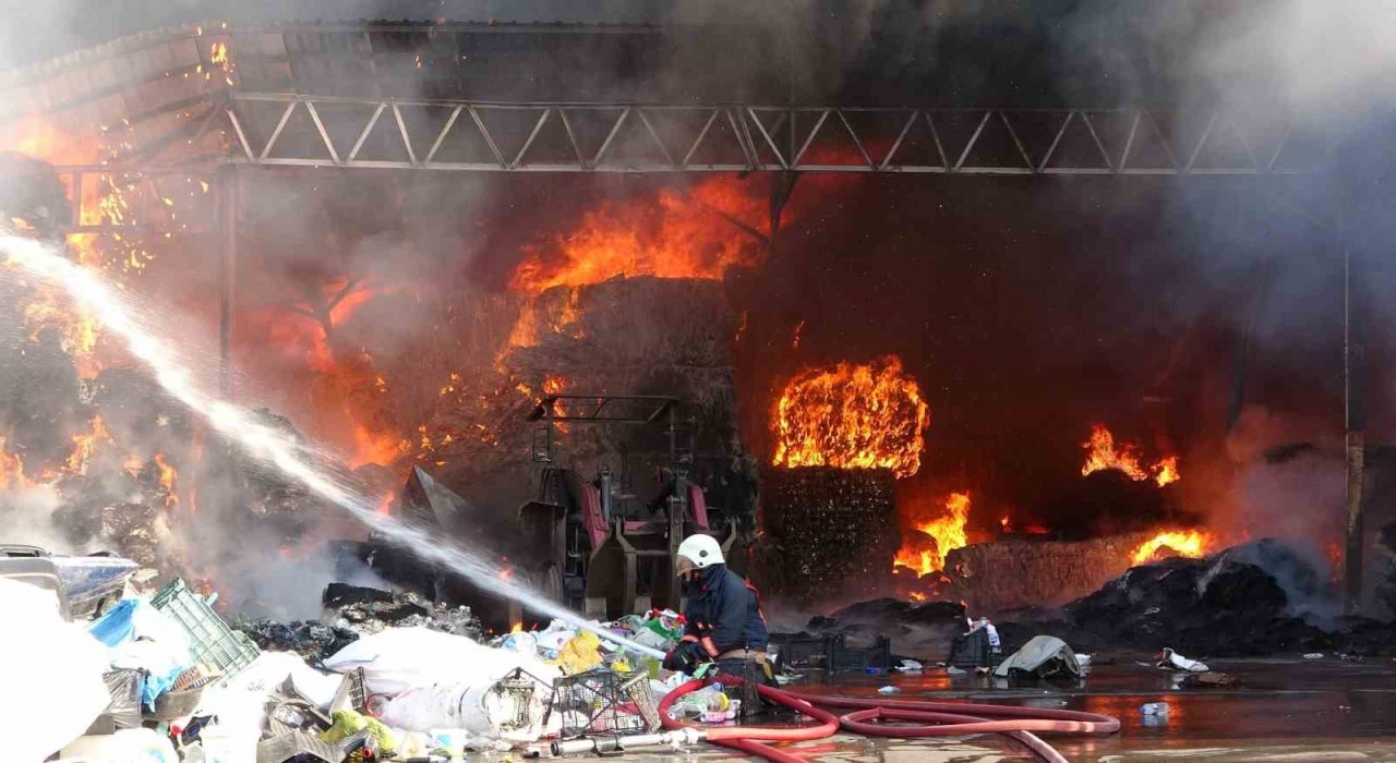 Orduda geri dönüşüm tesisinde yangın