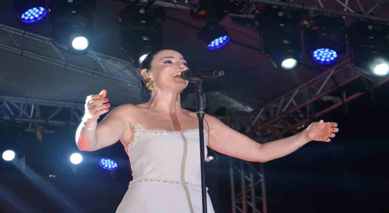 Orduda Sevcan Orhan rüzgarı esti: Müziğine, kültürüne, memleketine sahip çıkan insanın sırtı yere gelmez