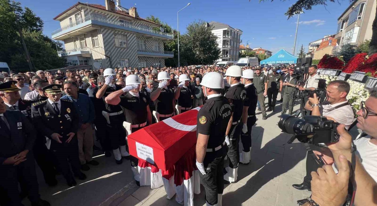Orman yangınında şehit olan olan İbrahim Demir, Konyada son yolculuğuna uğurlandı