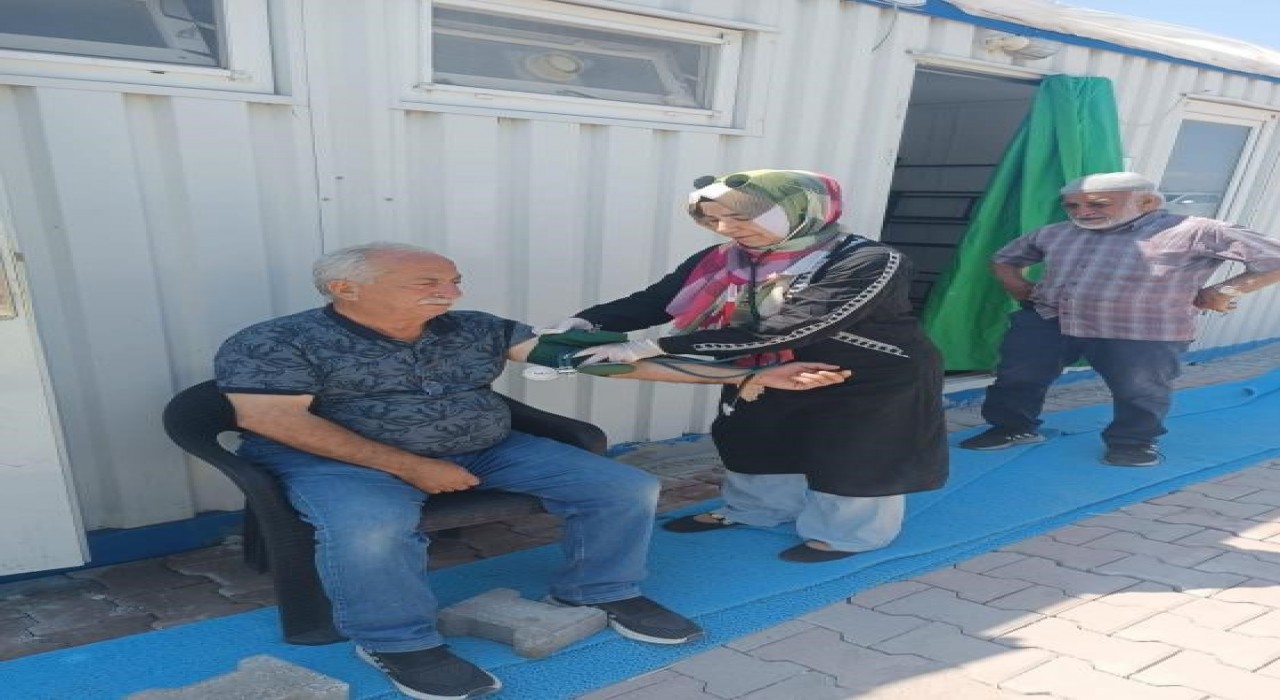 Orman yangınından etkilenen Kaşıkçı köyünde sağlık taraması yapıldı