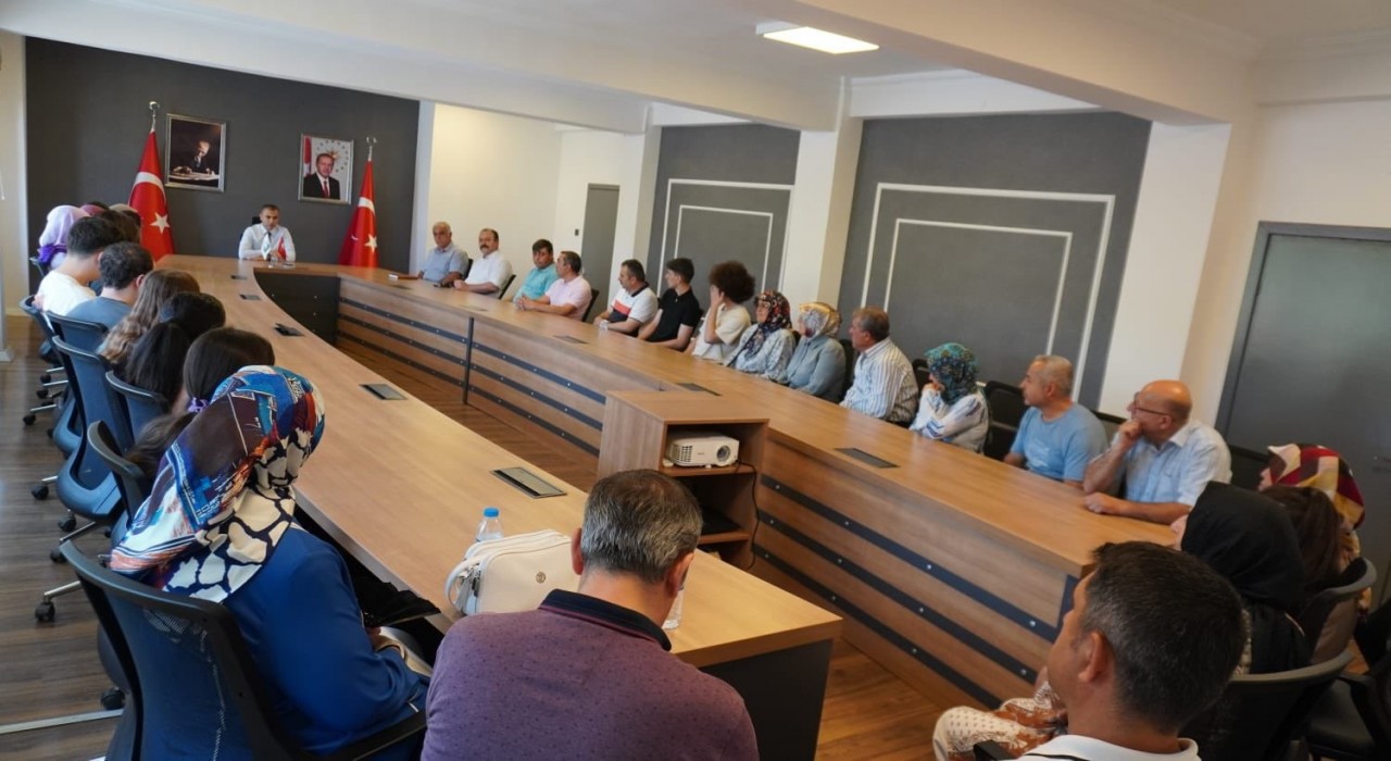 Osmancıkta YKSde ilk 30 bine giren öğrencilere ödül