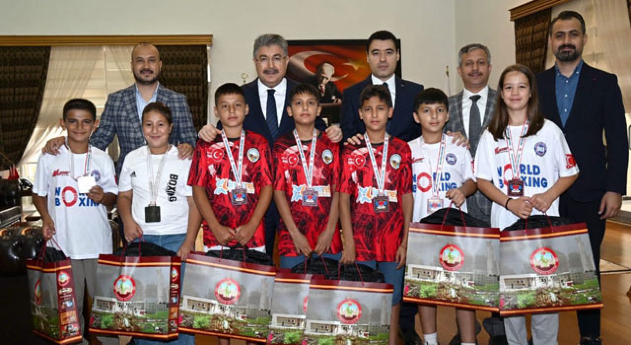 Osmaniye Valisi Yılmaz, Şampiyon Boksörleri Makamında Ağırladı