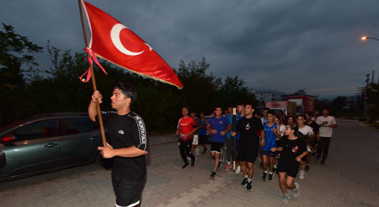 Osmaniye’de 15 Temmuz Şehitleri Sancak Koşusu Düzenlendi