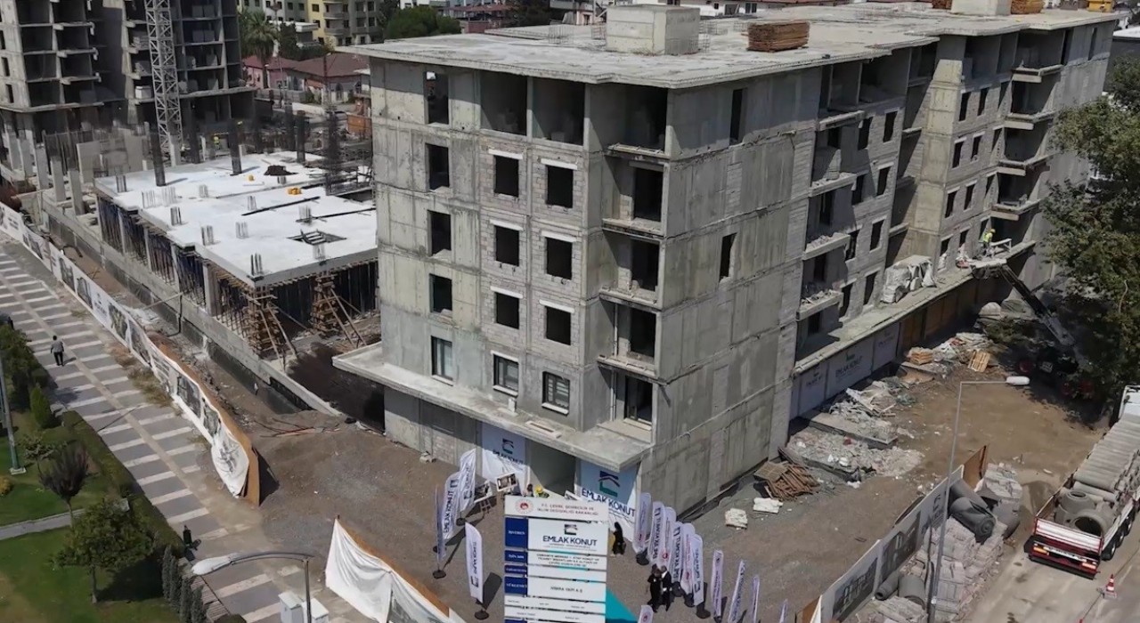 Osmaniyede rezerv alanda binalar yükseliyor