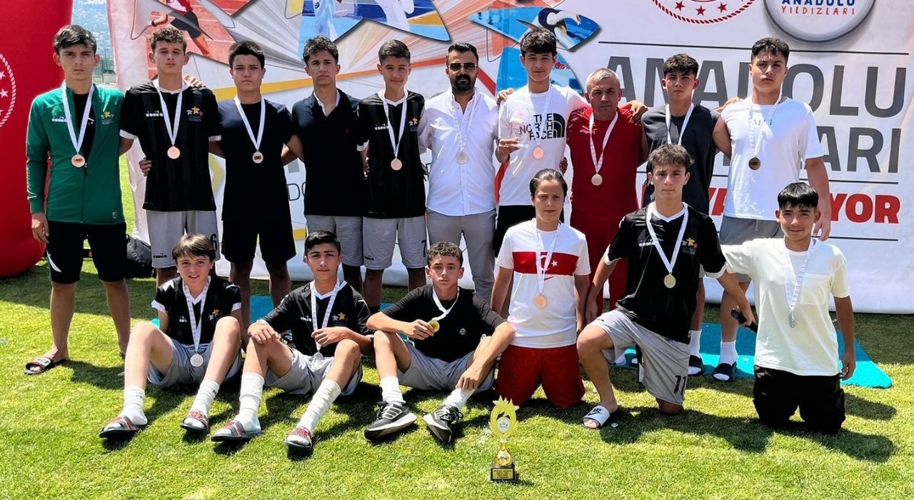 Osmaniye’nin Genç Yıldızları Türkiye İkinciliğini Kaptı