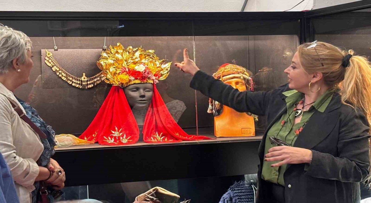 Osmanlı halk giysileri Çeşme Kalesinde sergilenecek