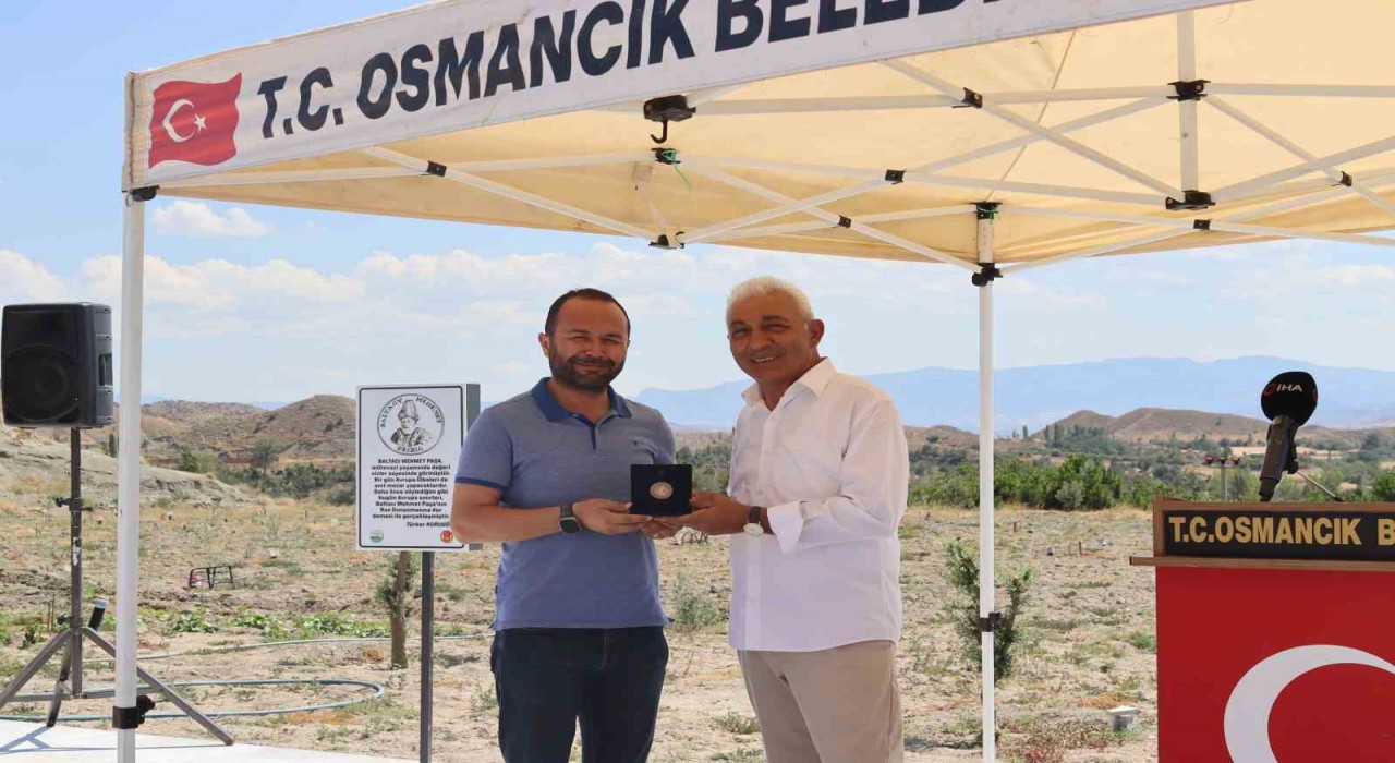 Osmanlı sadrazamı anısına basılan hatıra madalyonlara koleksiyonerlerden yoğun ilgi