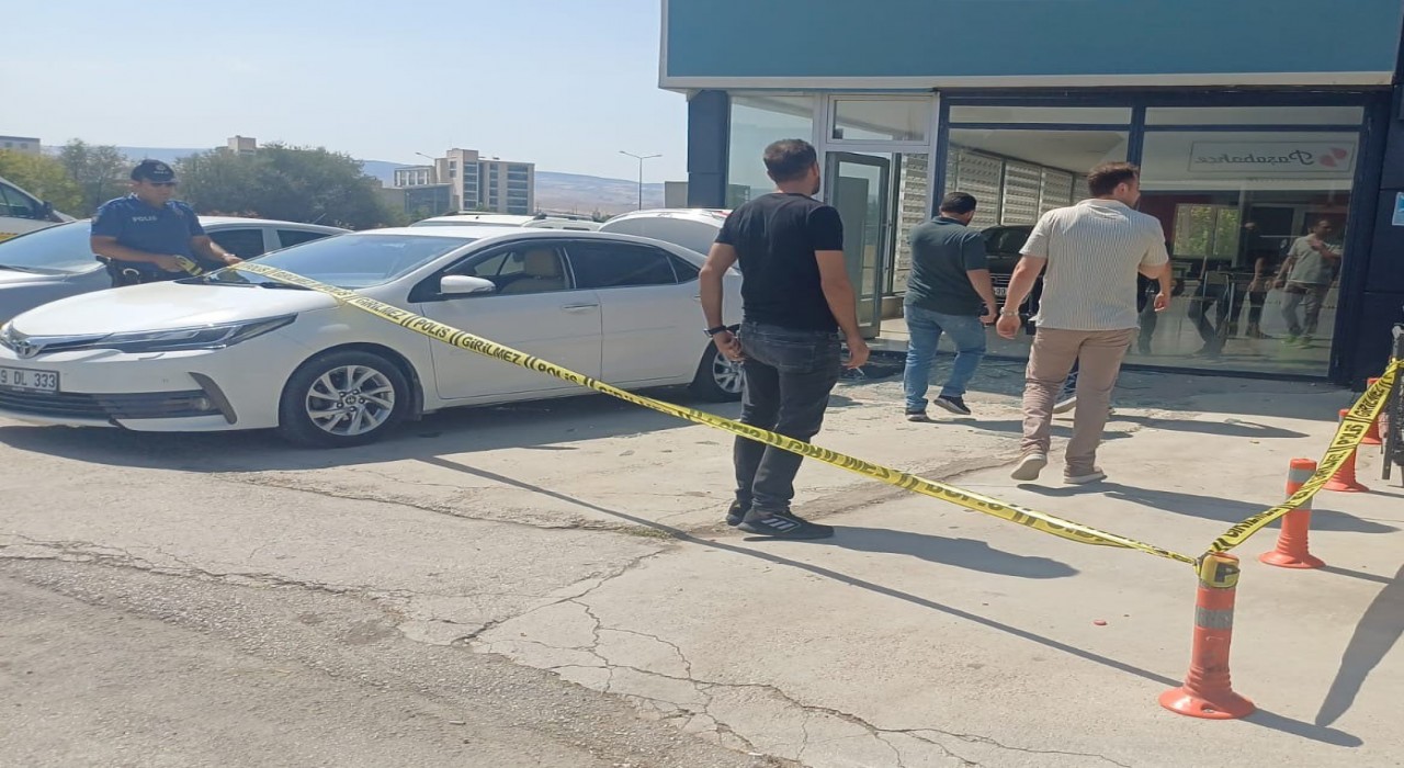 Oto galeriye silahlı saldırı: 1 yaralı