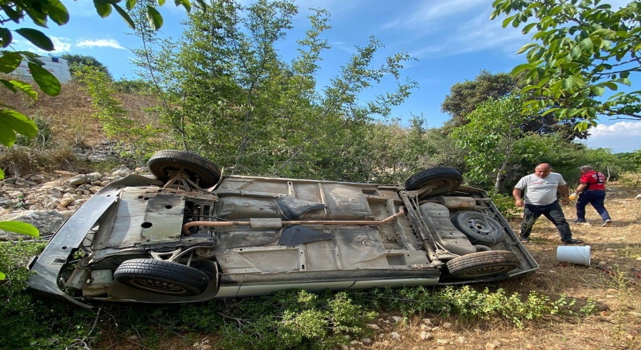 Otomobil uçuruma yuvarlandı: 5 yaralı