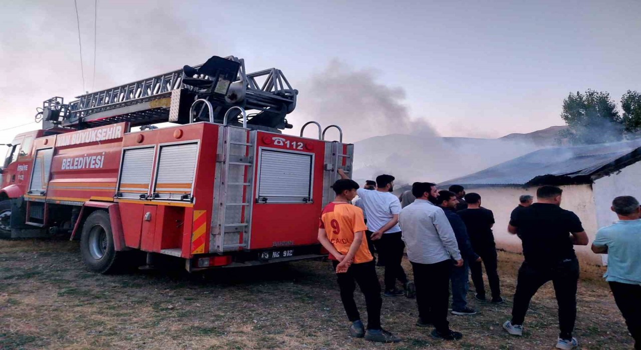 Özalpte yangın maddi hasara yol açtı