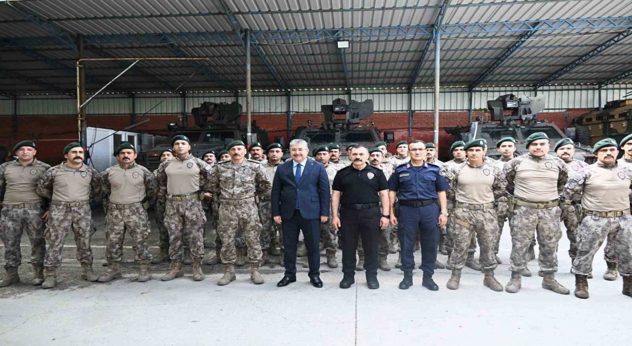 Özel Harekat polisleri dualarla Suriyeye uğurlandı