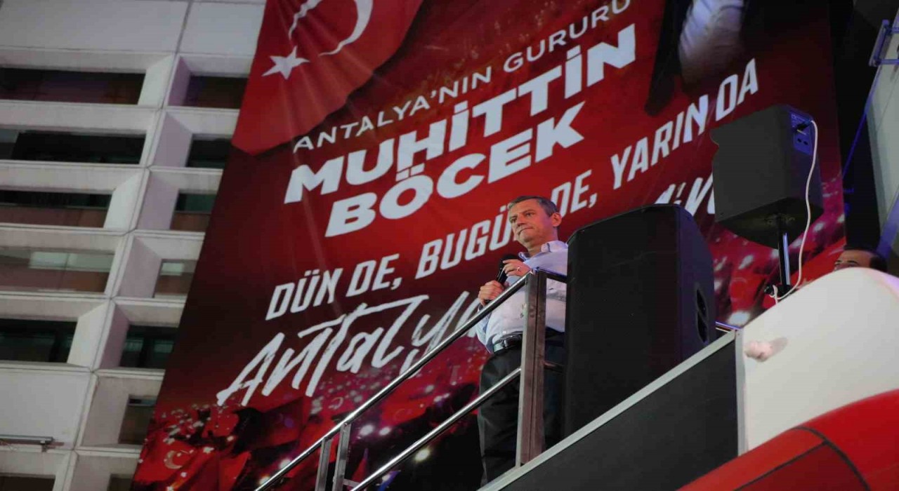 Özgür Özelden Antalyada miting