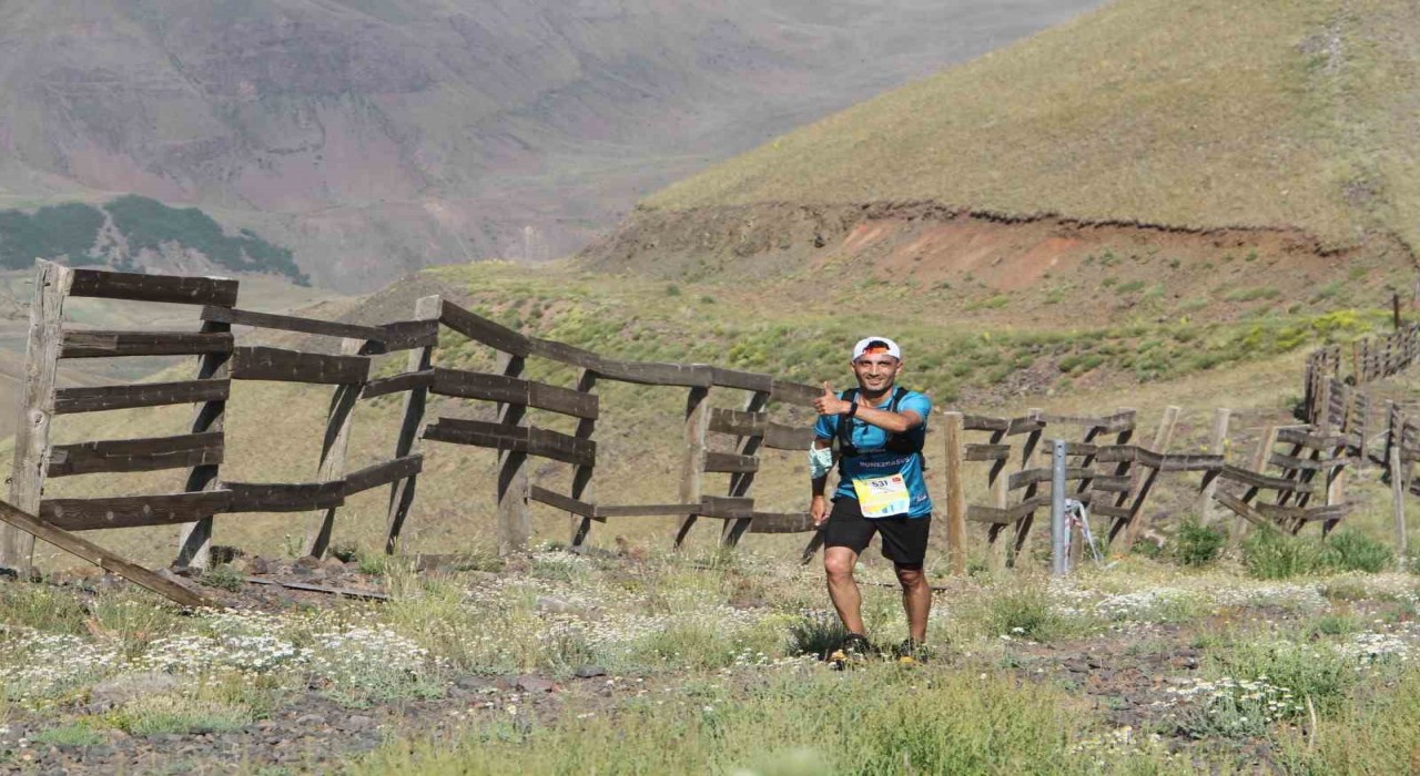 Palandökenin zirvesine zorlu koşu