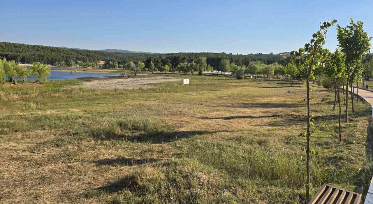 Pelitözü Göletini kuraklık vurdu, sular 50 metre çekildi