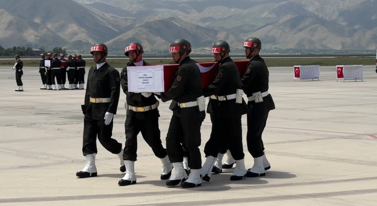 Pençe-Kilit bölgesinde şehit olan askerler için Yüksekovada uğurlama töreni düzenlendi