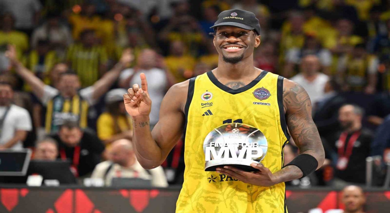 Phoenix Suns, Nigel Hayes-Davisi kadrosuna kattı