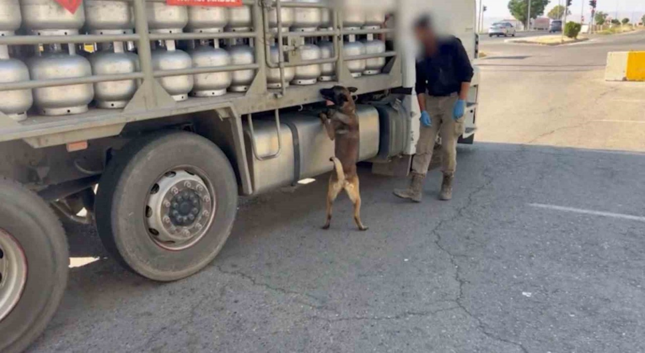 Piknik tüpü içinde eroin nakliyatı