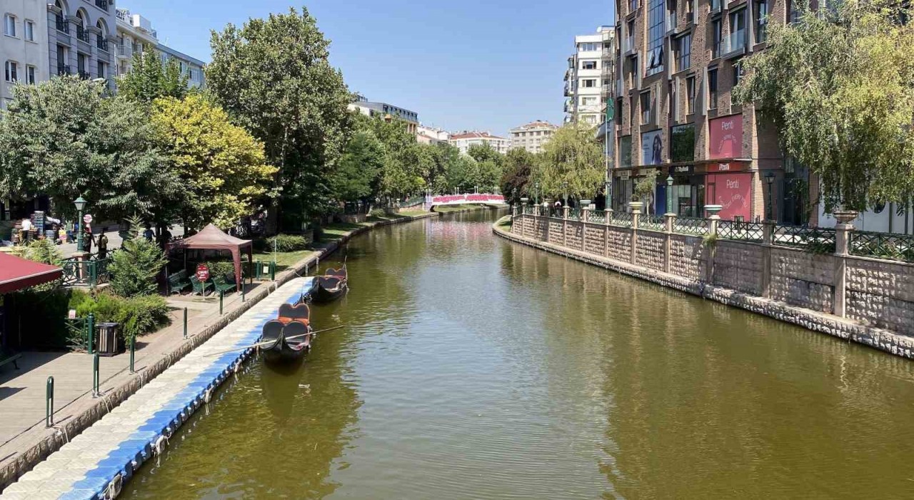 Porsuk Çayının rengi yeşile döndü