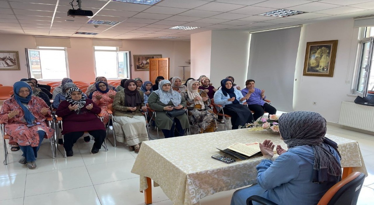 Pursakların Hanım Evlerinde 15 Temmuz şehitlerine dua