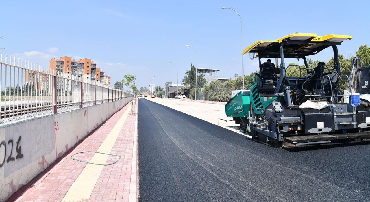 Ray Caddesi'nde Asfalt Serim İşlemi Başladı