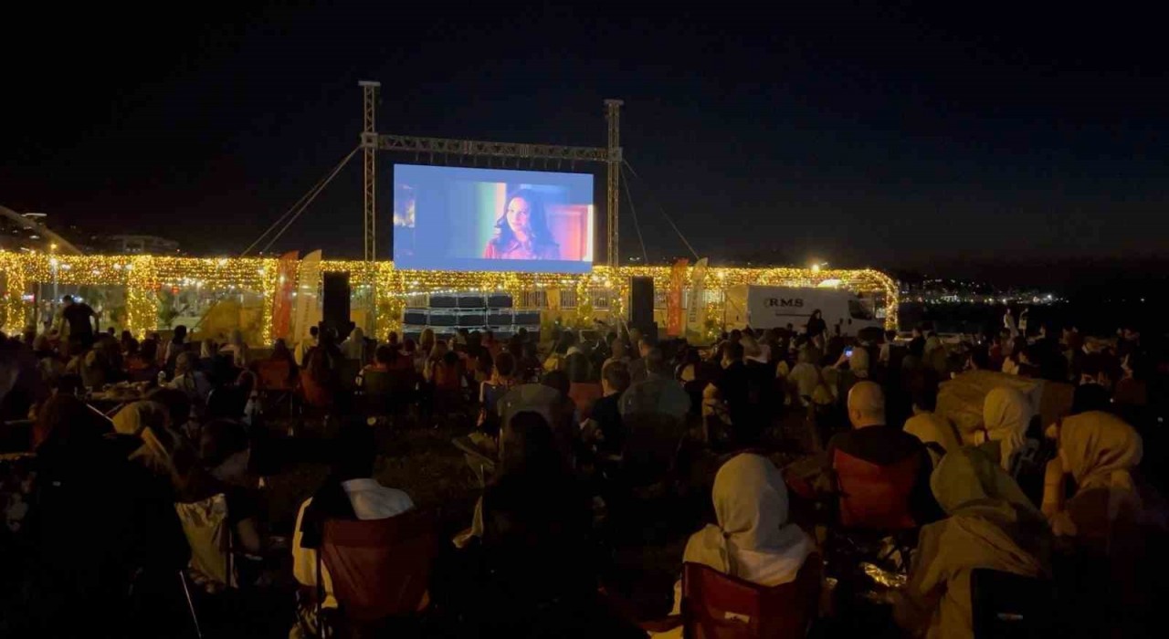 Rizede açık hava sinemasına etkinliği