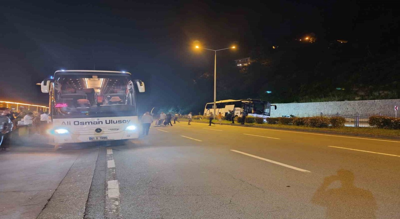 Rizede yolcu otobüsü kaza yaptı