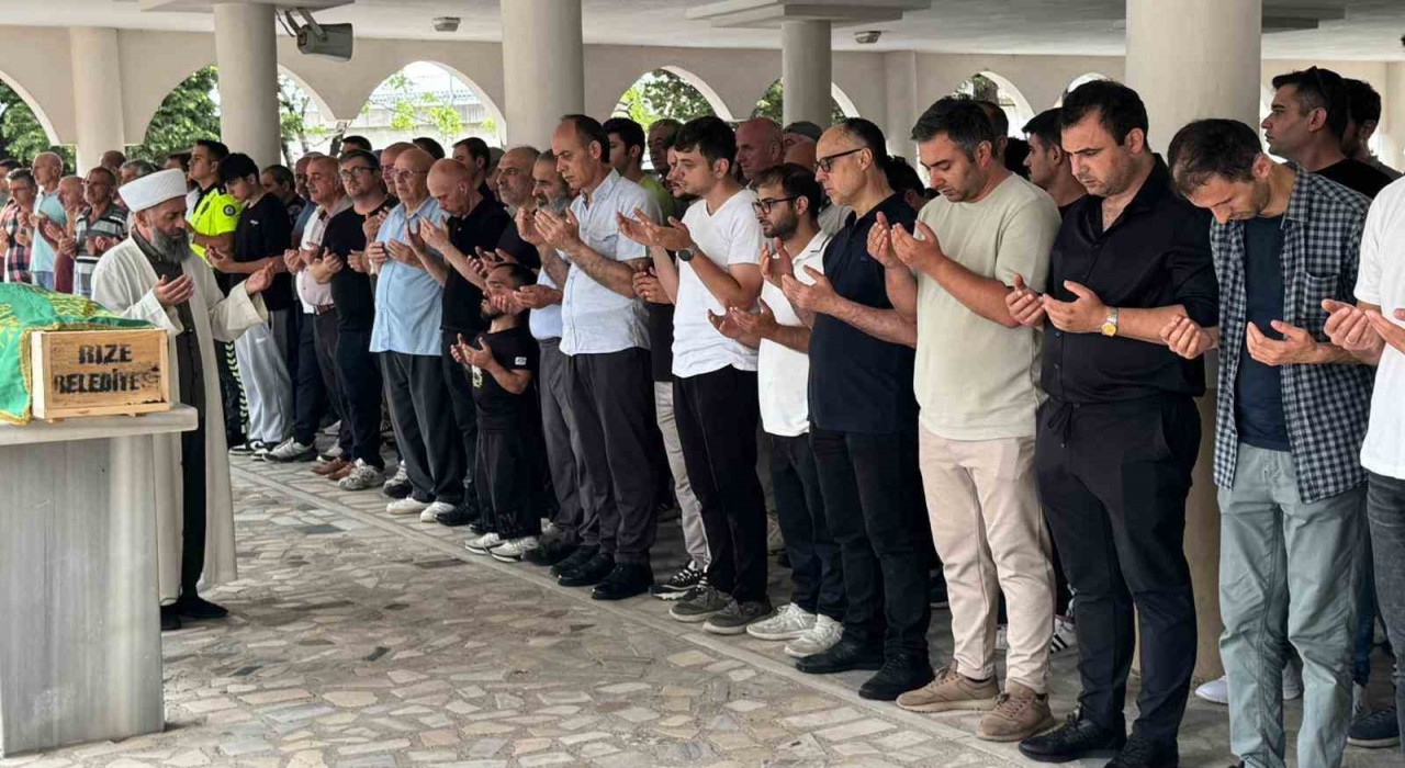 Rizedeki kazada hayatını kaybeden kadının cenazesi Artvine gönderildi