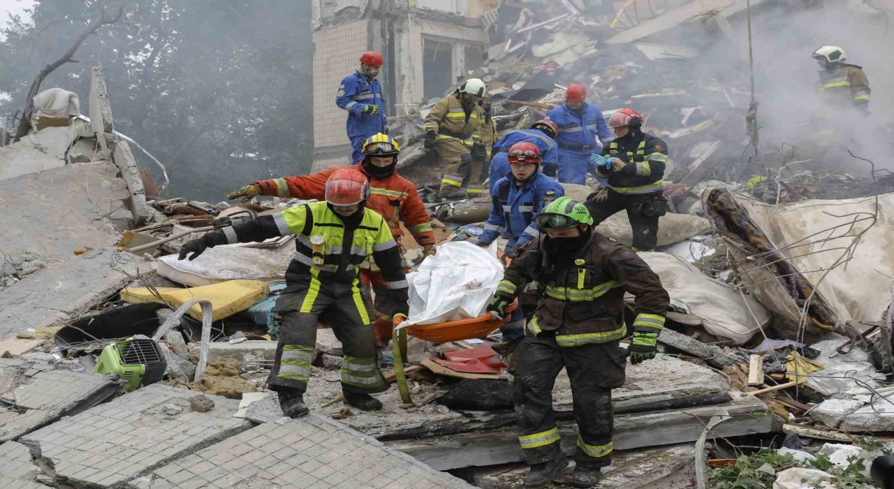 Rusyanın vurduğu Kievde can kaybı 11e, yaralı sayısı 93e yükseldi