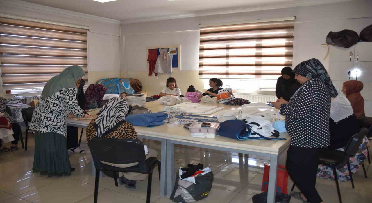 Şahinbeyde kadınlar hem üretiyor hem kazanıyor