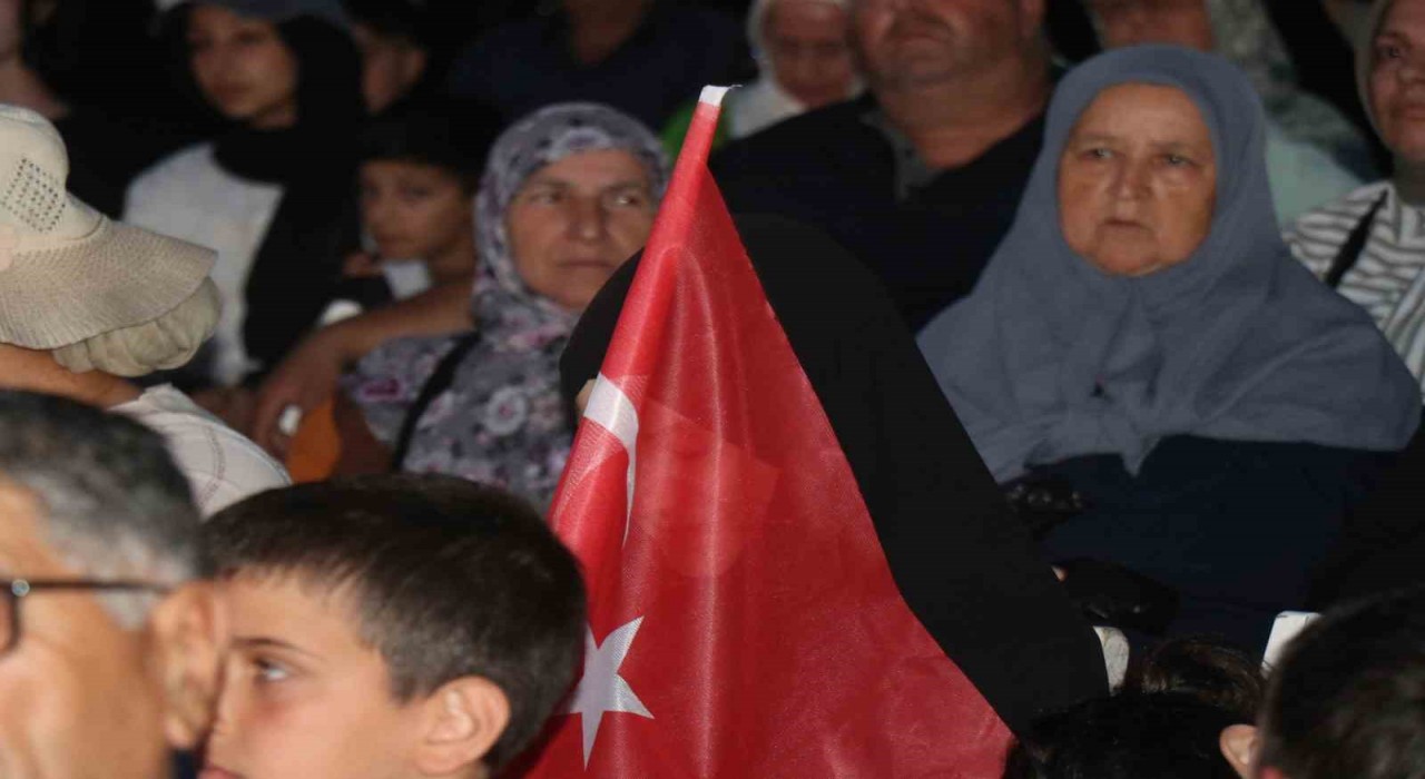 Sakarya, 9 yıl sonra Demokrasi Meydanında tek yürek oldu