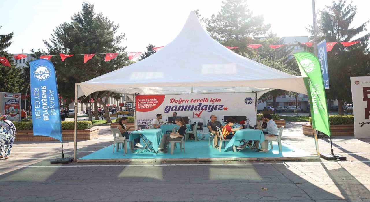 Sakarya Büyükşehirden YKSye giren gençlere ücretsiz tercih danışmanlığı