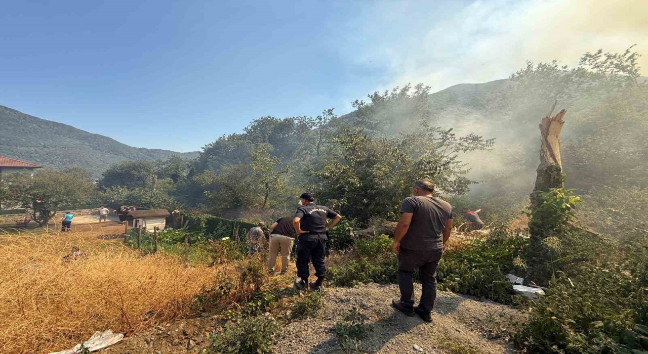 Sakaryada alevlere müdahale sürüyor: Nuruosmaniye Mahallesi boşaltıldı