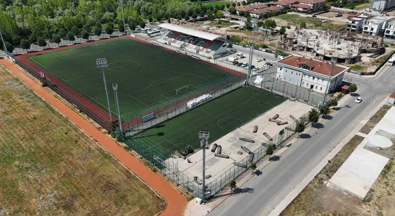 Sakaryanın en büyük futbol tesisi yenileniyor
