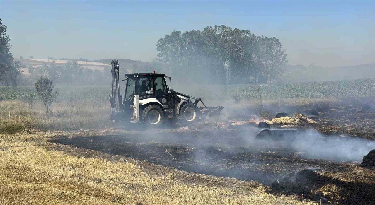 Saman balyası yangını ormana sıçradı