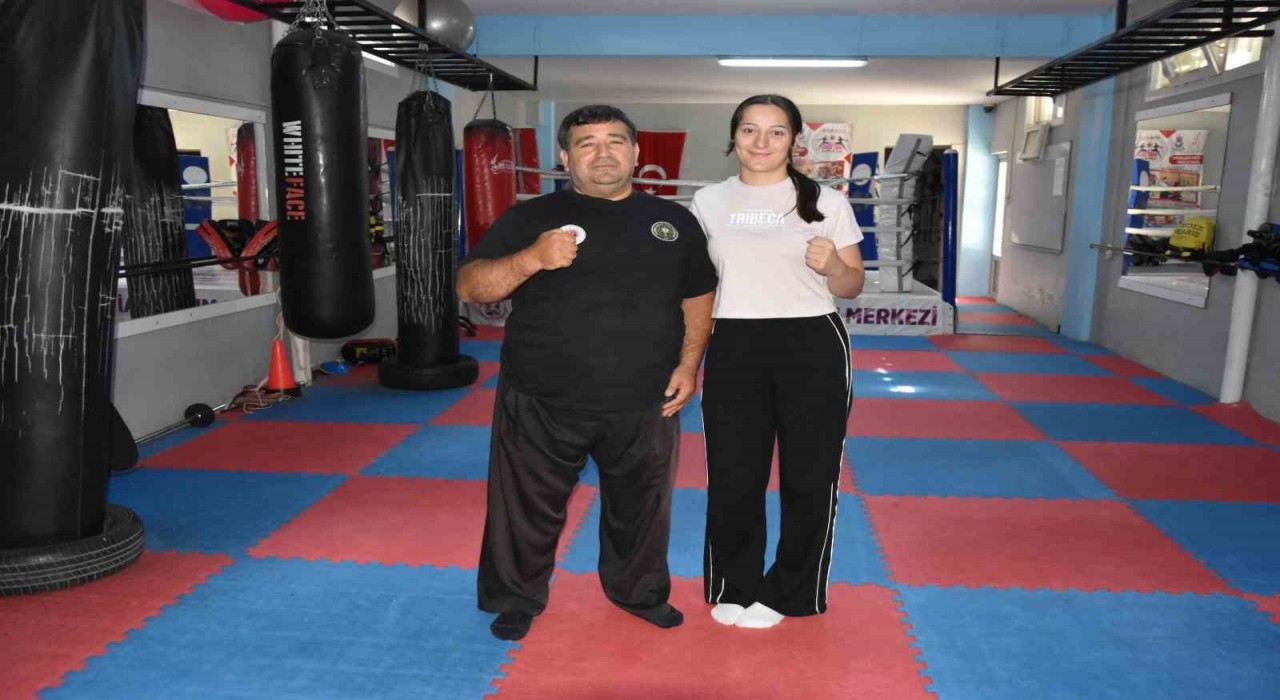 Şampiyonlar, hakemler ve antrenörler Manisa Muaythai Eğitim Merkezinden yetişiyor