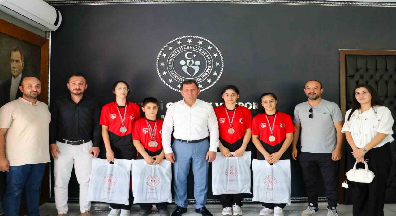 Şampiyonlardan Kabakcıya ziyaret