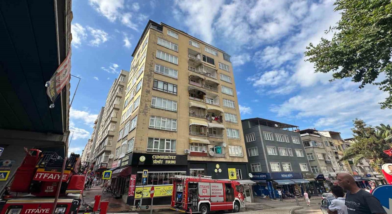 Samsunda 9 katlı binanın çatı katında yangın paniği