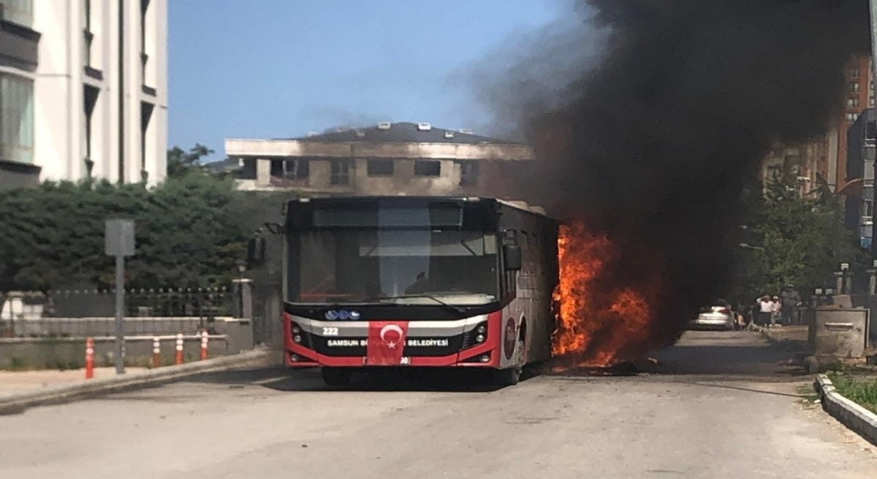 Samsunda belediye otobüsü alevlere teslim oldu